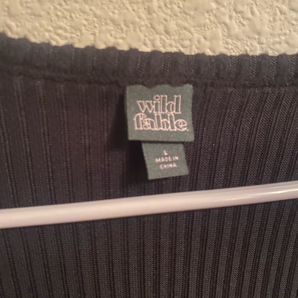 cute long sleeve with cross over in front - Picture 2 of 2